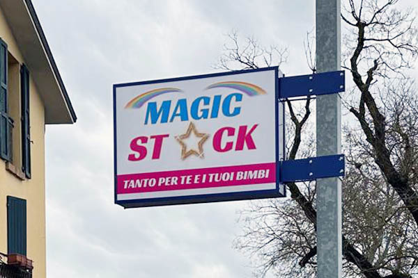Insegne Luminose Fidenza Insegna a bandiera